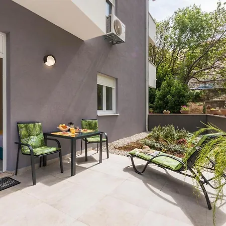 Free Parking Marli 4 - With Private Entrance -